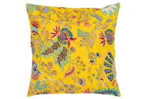 Cojín estampado de flores con pespuntes.