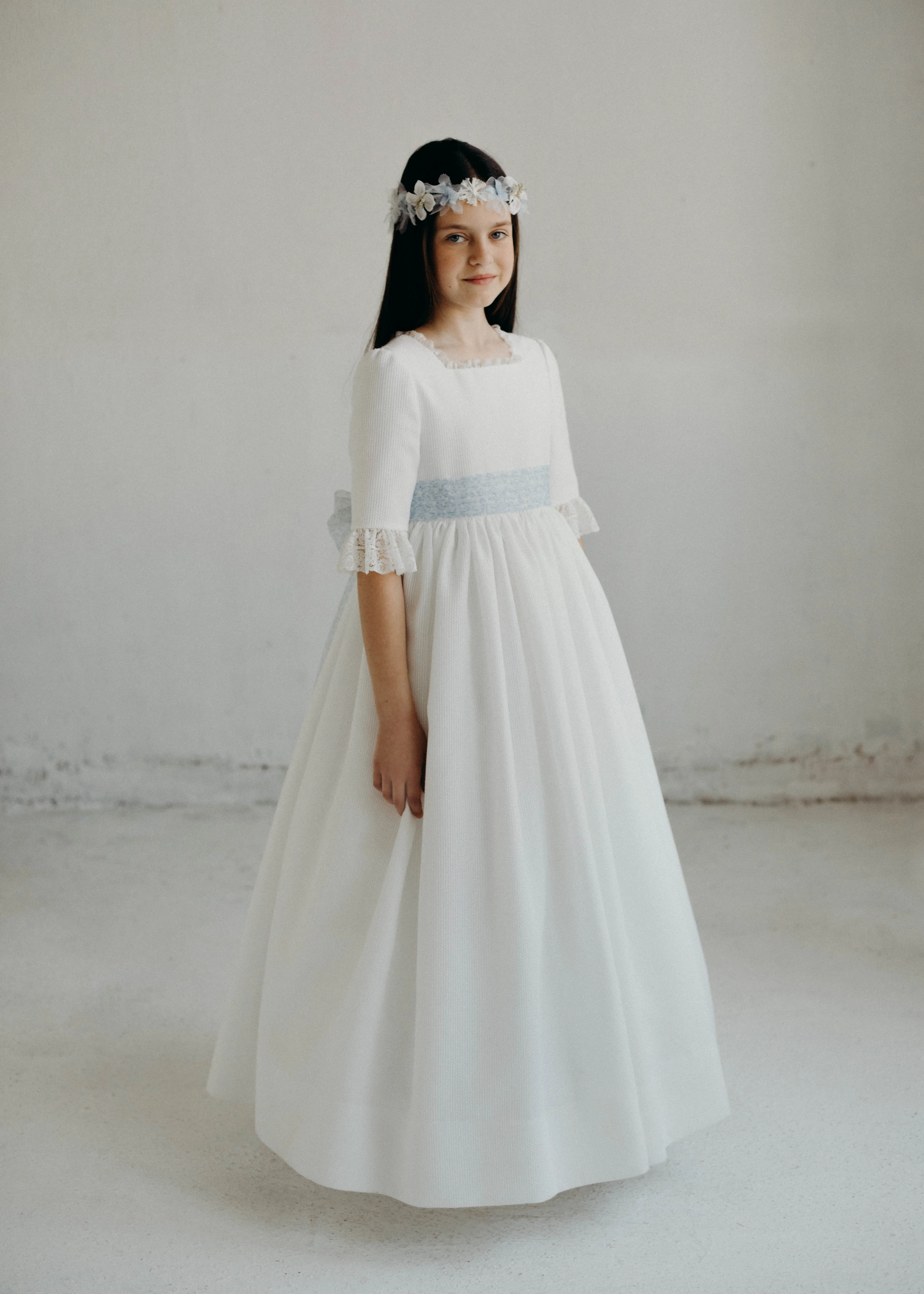 FIRST COMMUNION DRESS MODEL 4706: Romantic First Communion Dress
