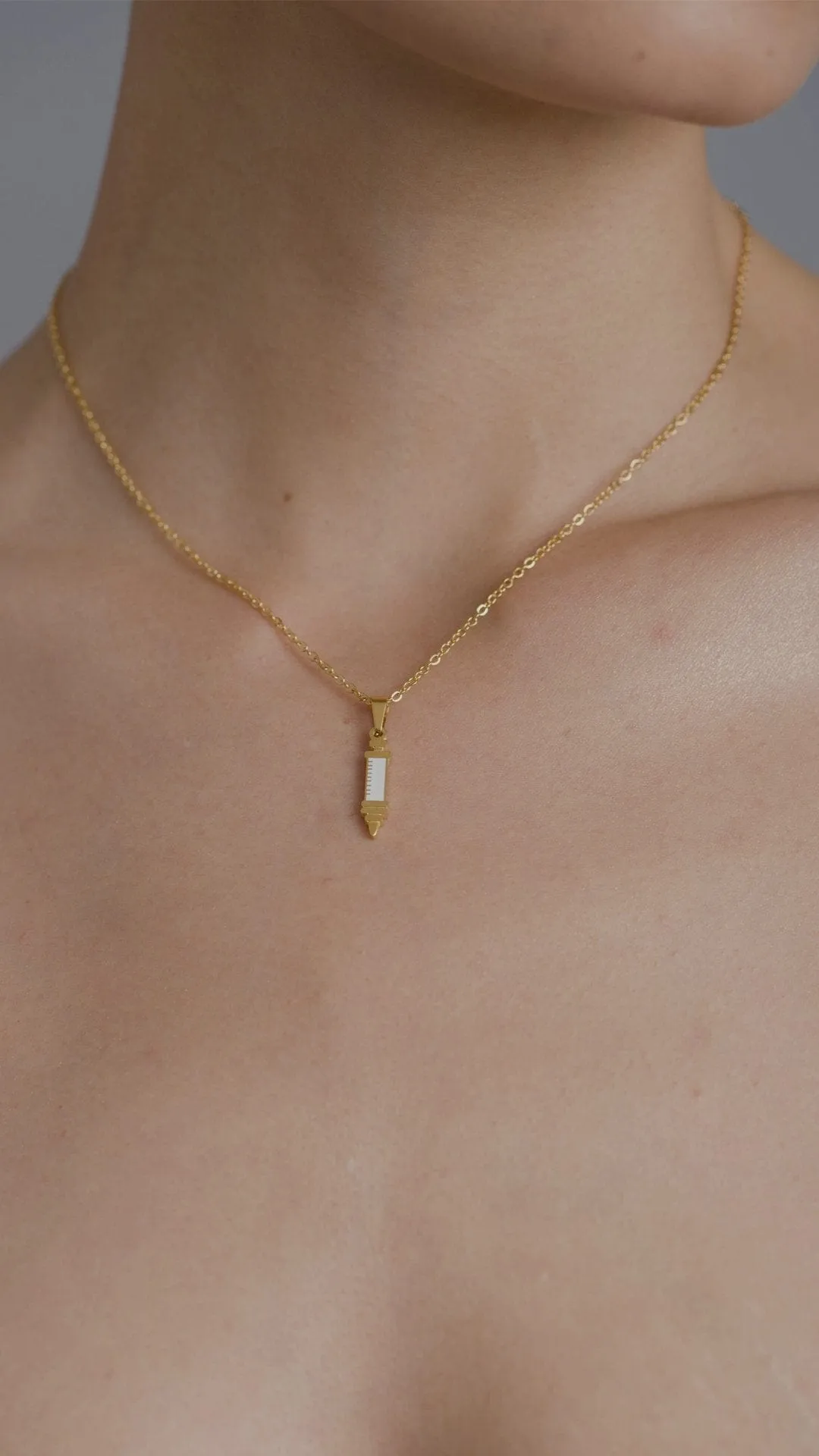 Kanaus Jewelry® SET: Collar/Dije Slim Golden Syringe & Aretes Small Shine