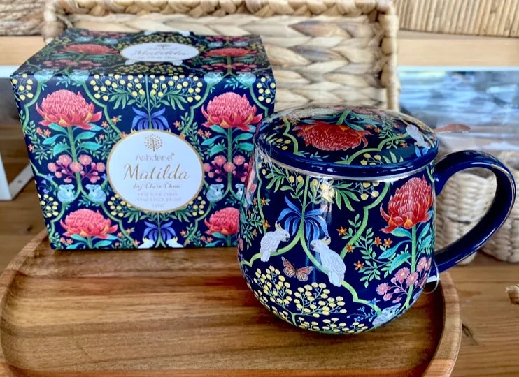 Taza de infusión con tapa y filtro.