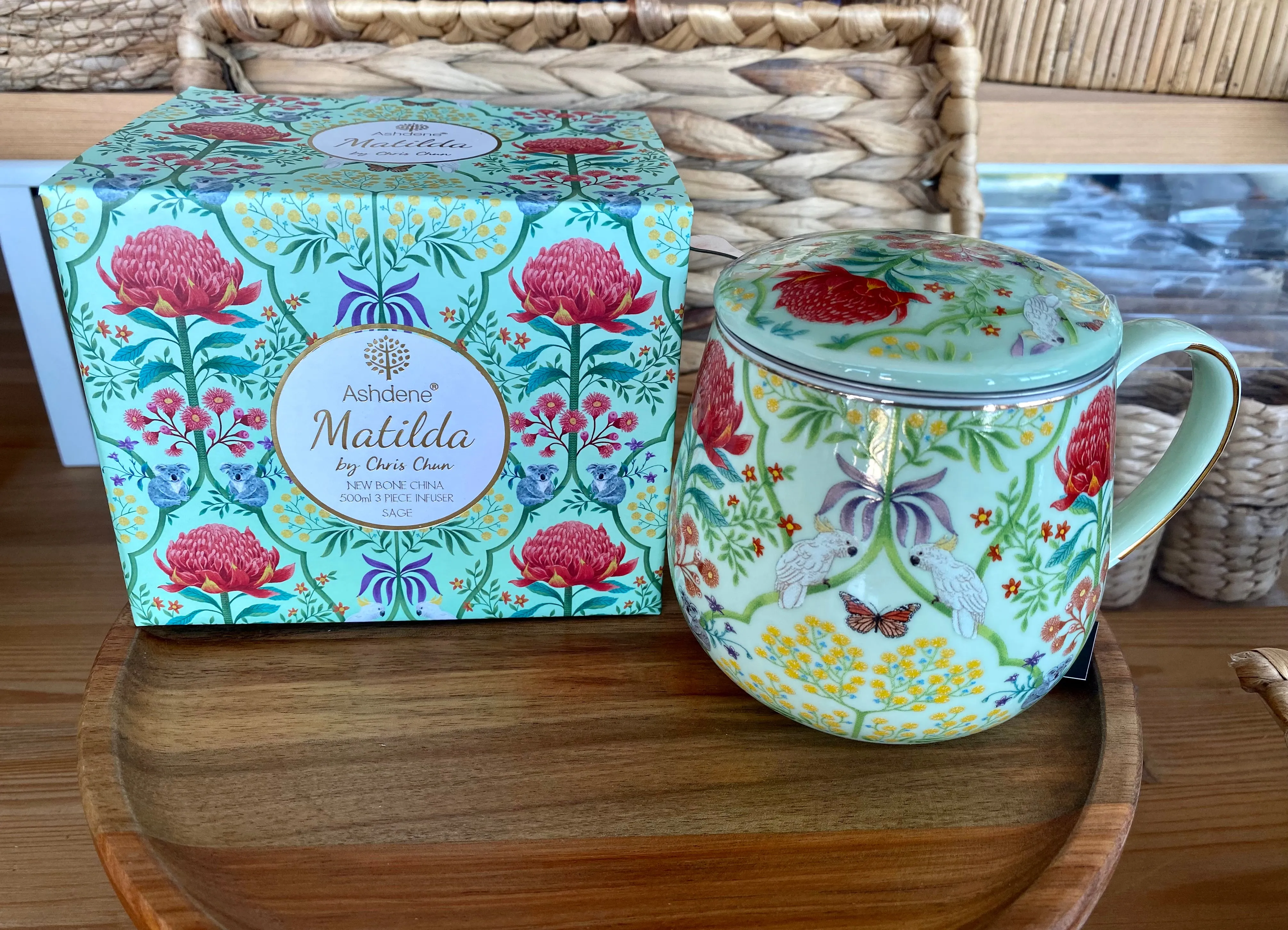 Taza de infusión con tapa y filtro.