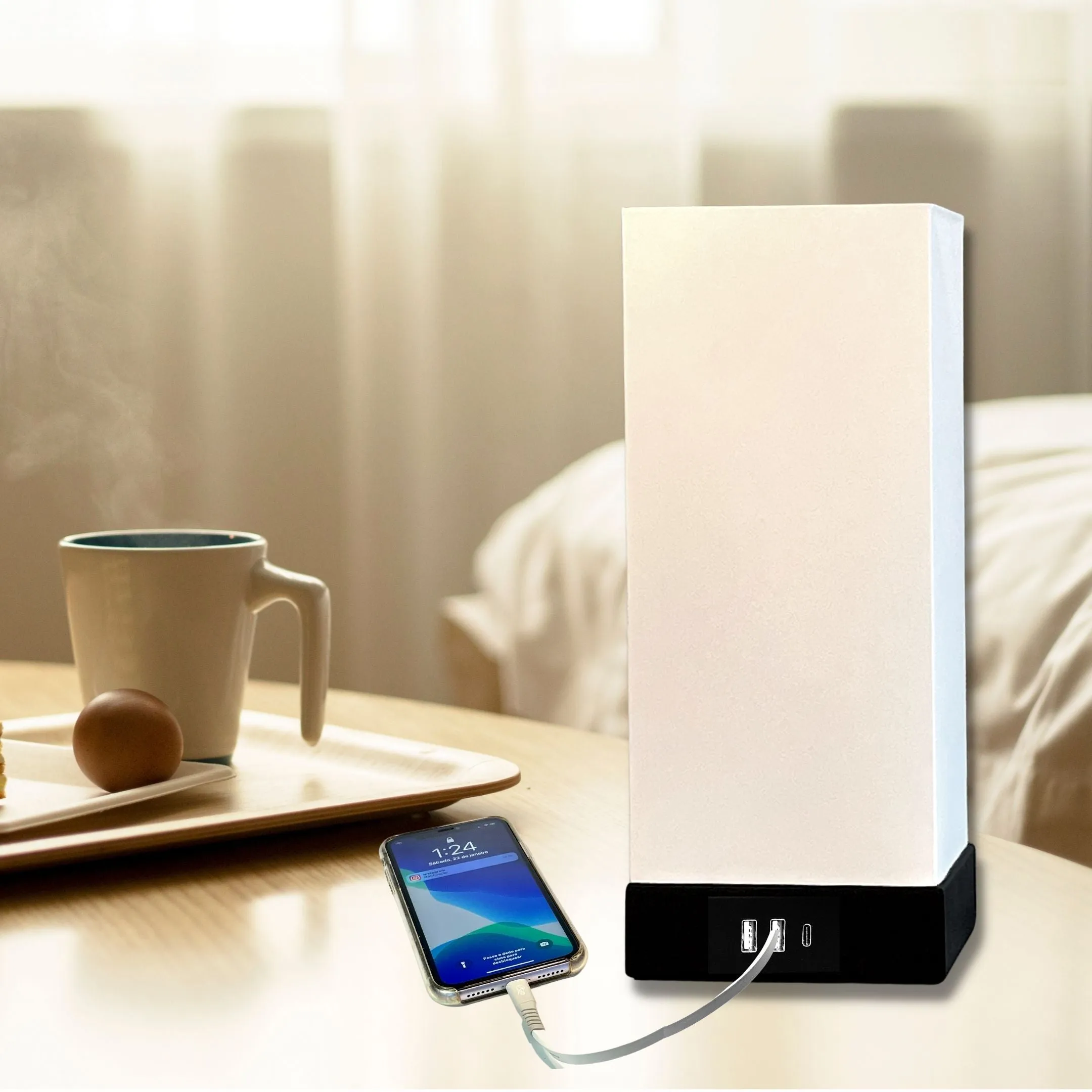 TRIO M USB | 3 portas 17W | 2A   1 tipo C | Tomada extra