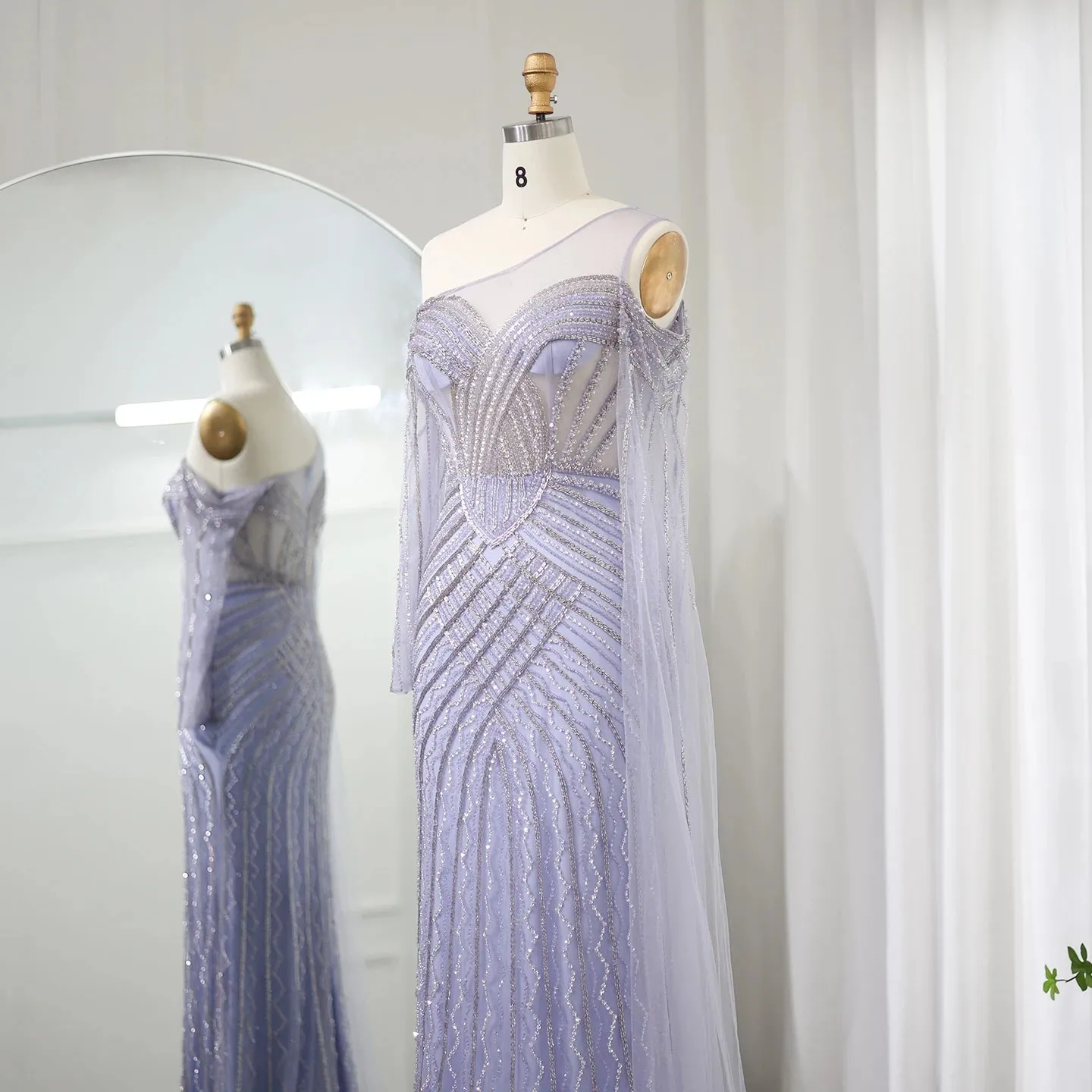 Vestido de Festa Longo com Capa em Renda e Cristais - Modelo Especial