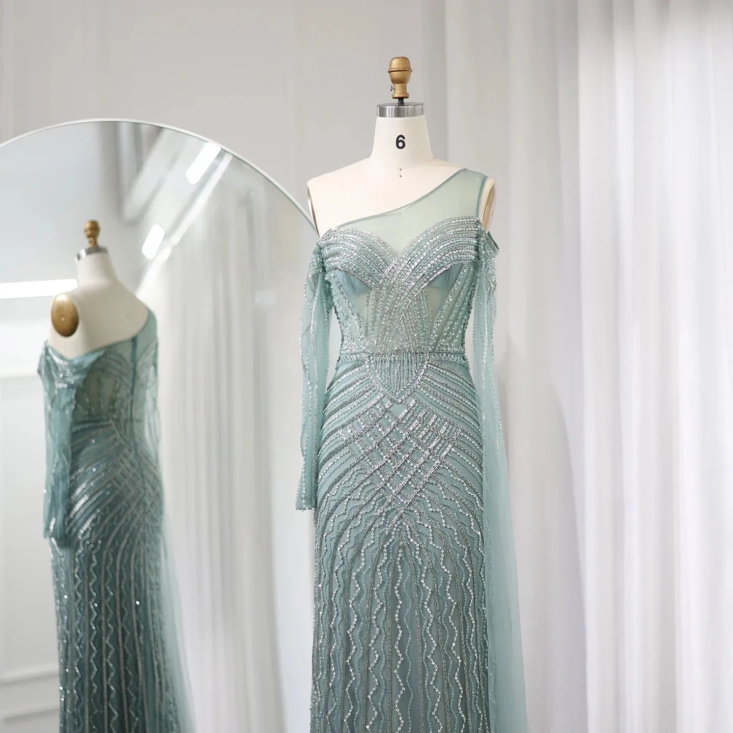 Vestido de Festa Longo com Capa em Renda e Cristais - Modelo Especial