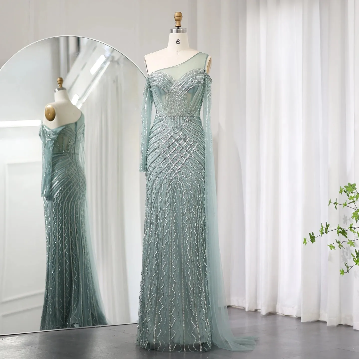 Vestido de Festa Longo com Capa em Renda e Cristais - Modelo Especial